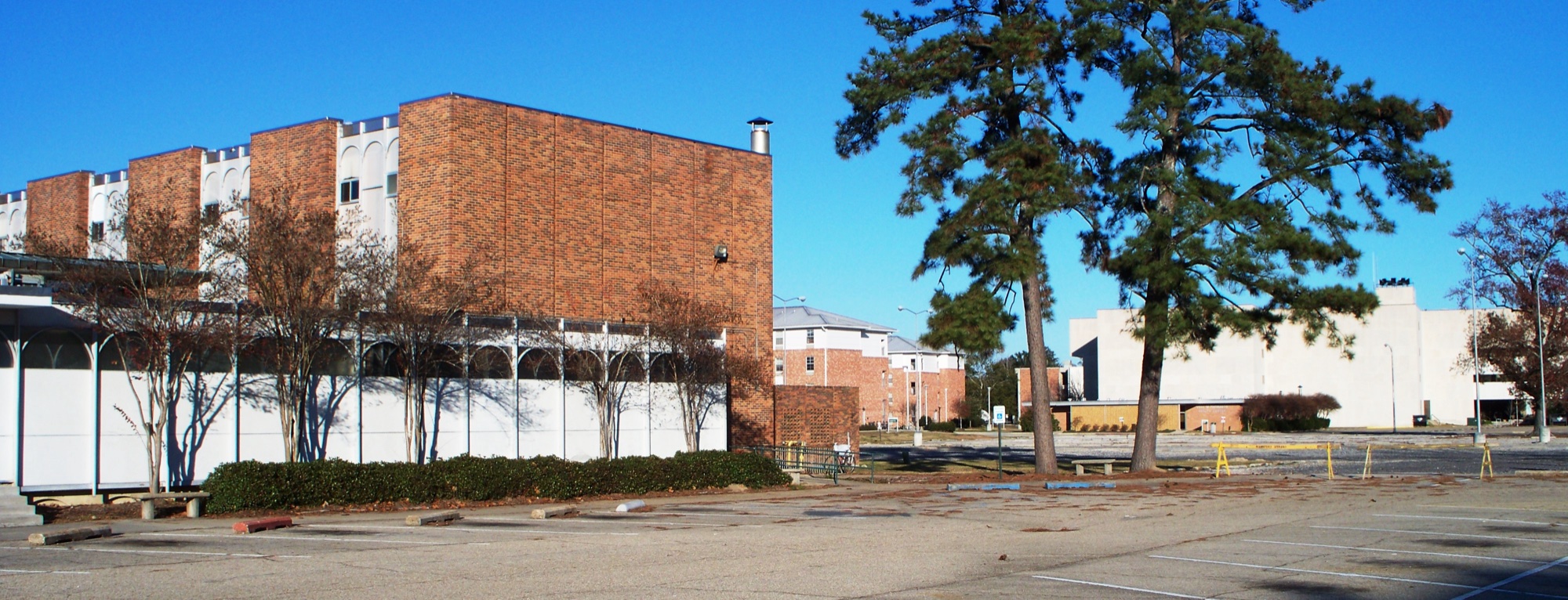 Southeastern Louisiana University campus in Hammond — Zachary Taylor Hall, residence halls, and Linus A. Sims Memorial Library